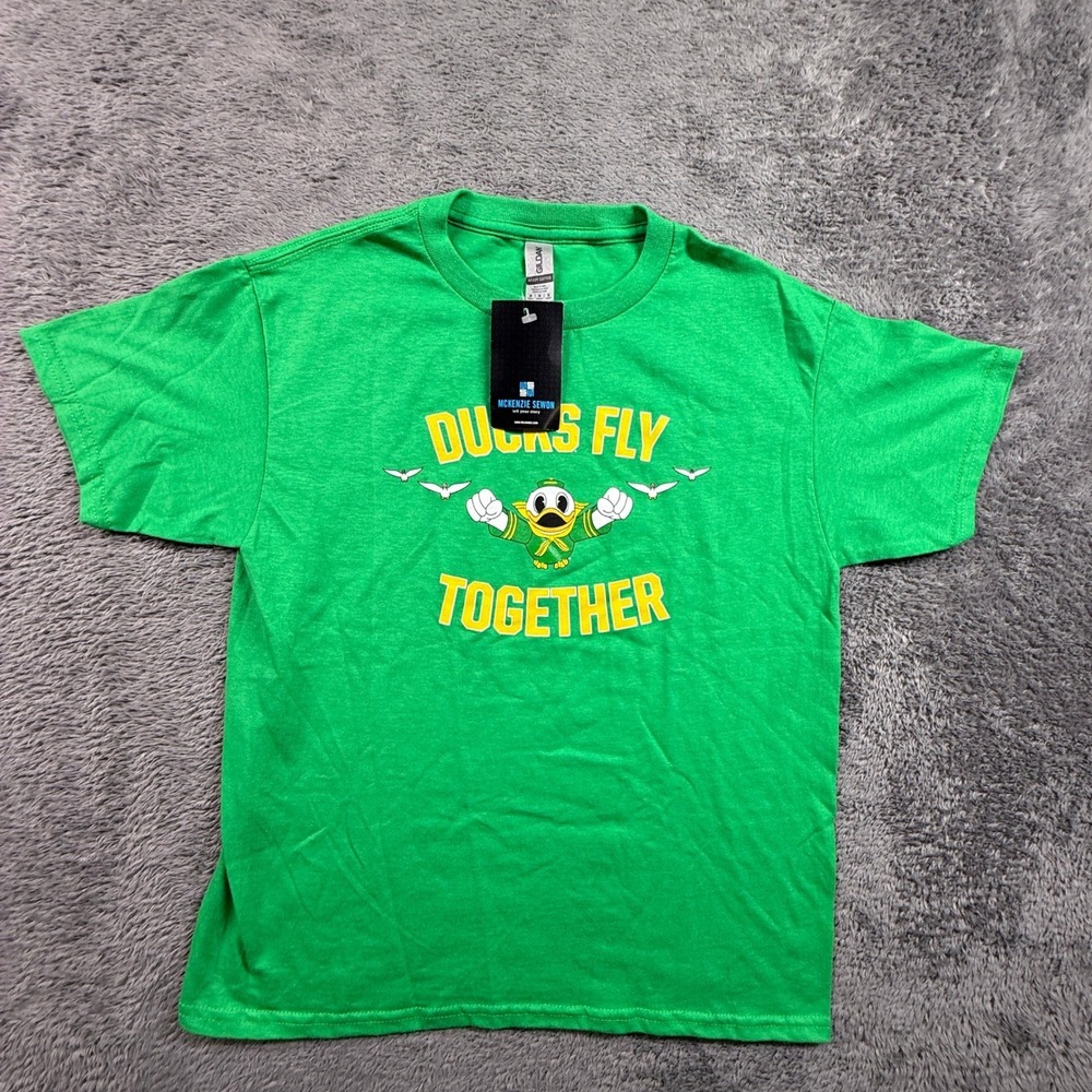 Gildan Oregon Ducks Tee Kids M Green NWT Ducks Fly Together Logo Crew Neck